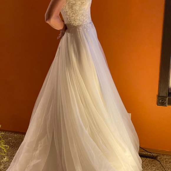 Wedding Dress - New With Tags - Picture 4 of 7